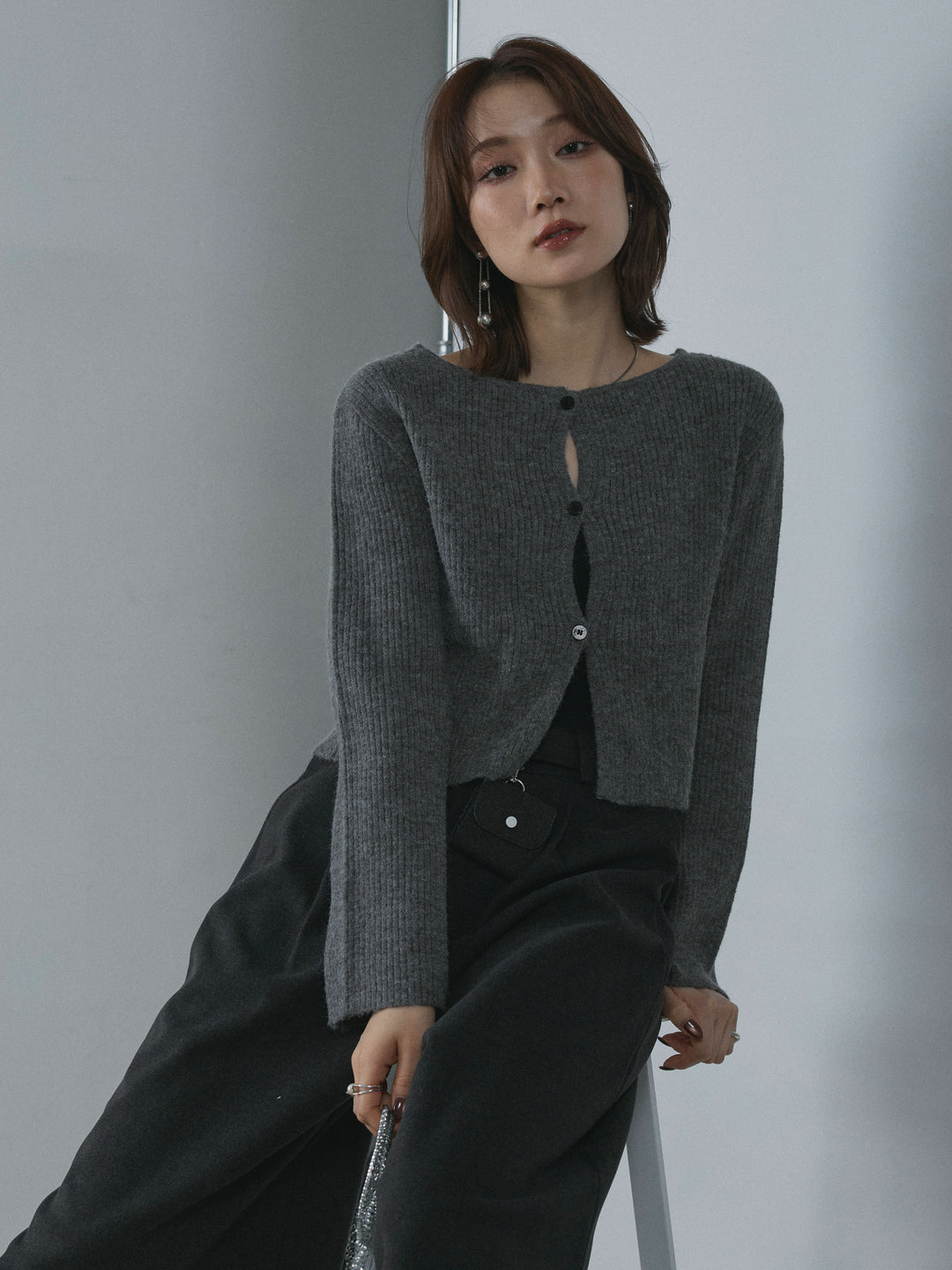 【Allure】[SET]デザインショートニットカーディガン+ベルト付ウールタッチミディアムパンツ(2set)