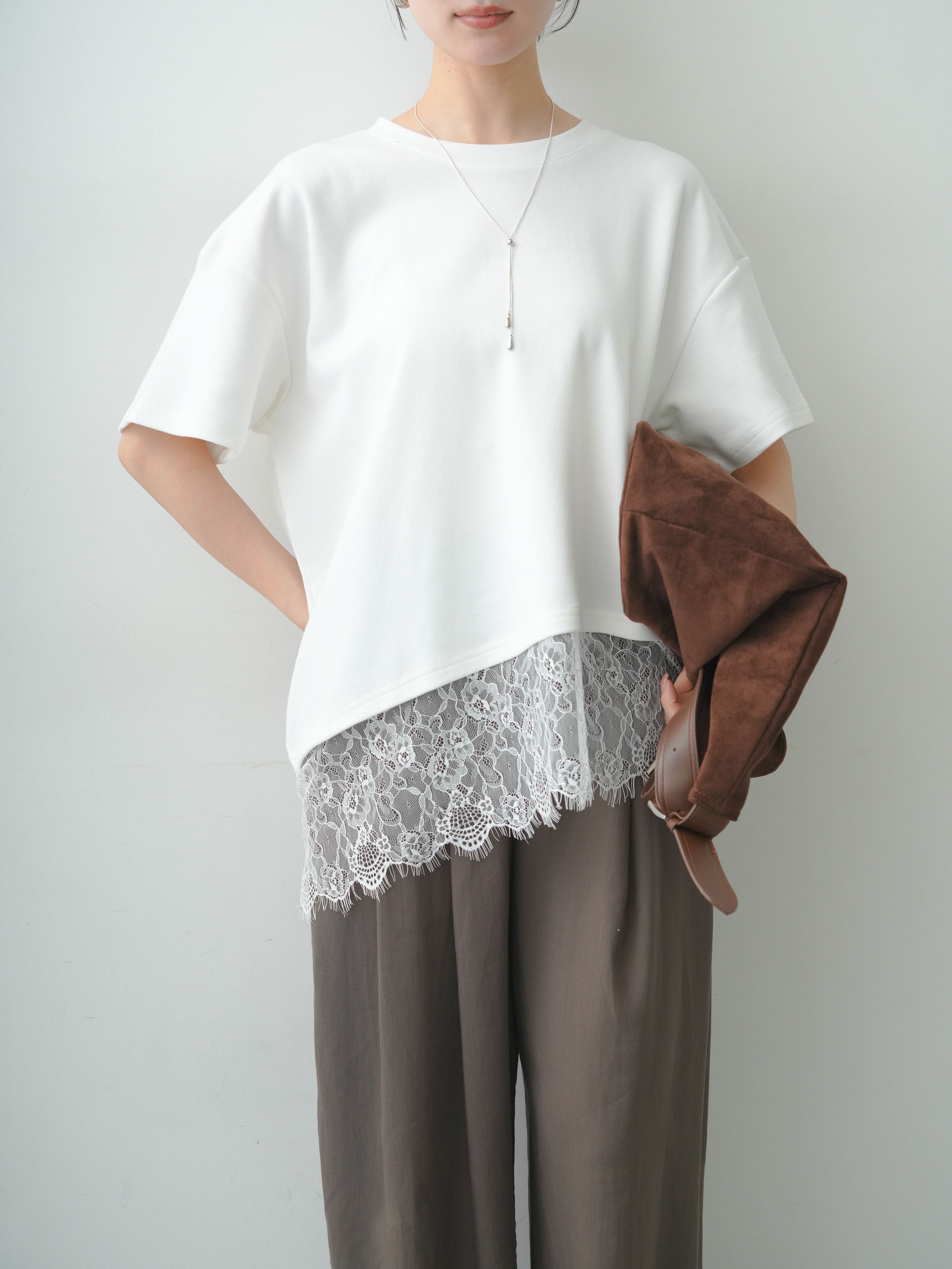 予約]アシメレースヘムワイドTEE/white – Lumier