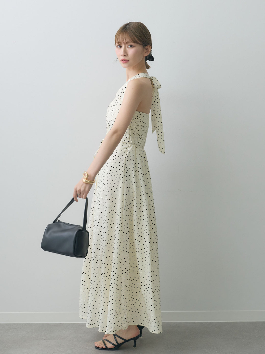 [SET]ホルターネックドット柄シャーリングデザインワンピース+選べるアクセセット(2set)