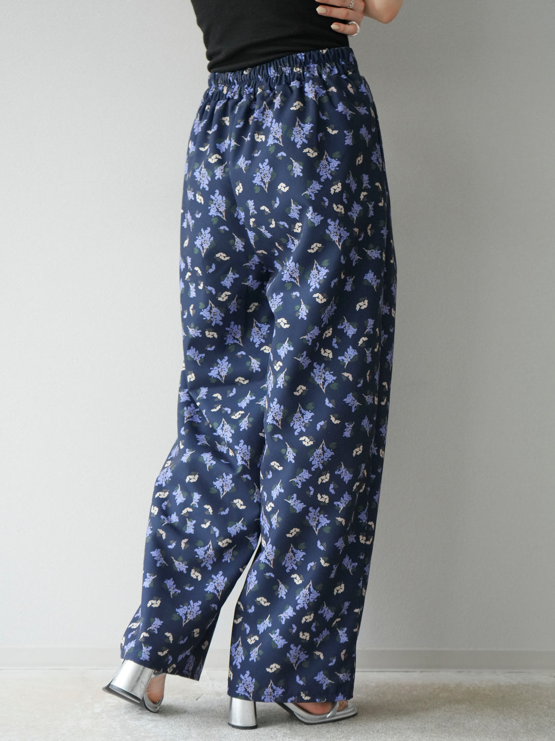 [予約]ブーケプリントタックパンツ/ネイビー