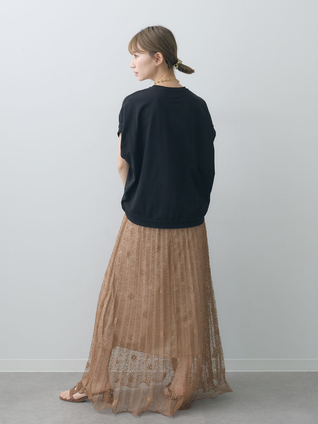 [SET]立体ロゴエンボスTEE +フローラルレースプリーツスカート(2set)