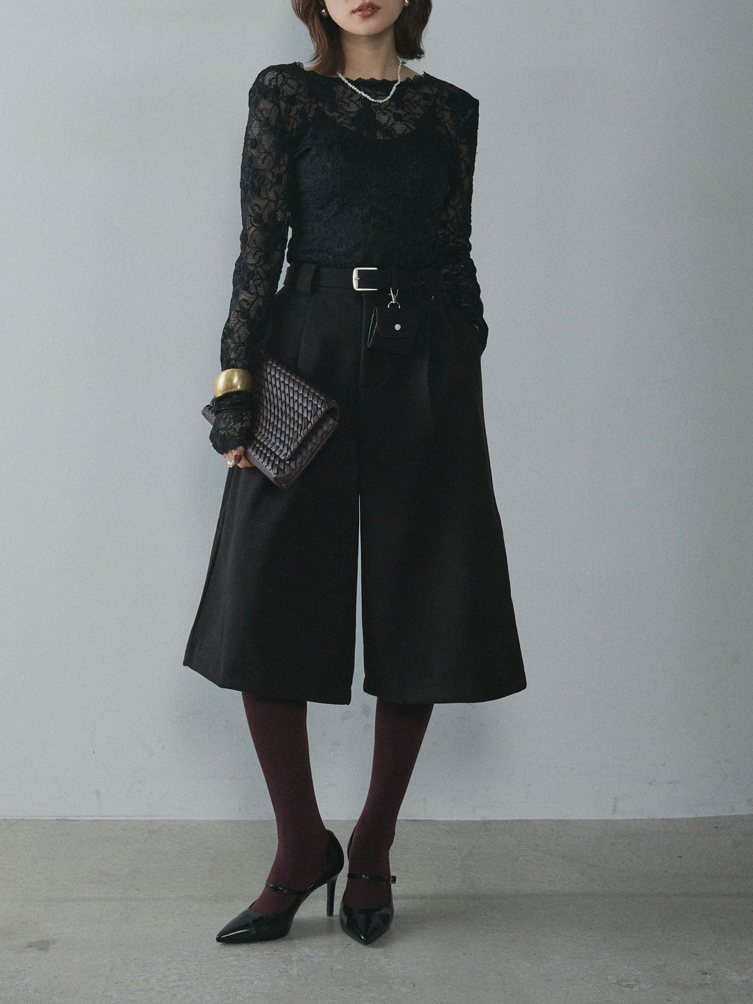 【Allure】[SET]バックオープンレーストップス+ベルト付ウールタッチミディアムパンツ(2set)