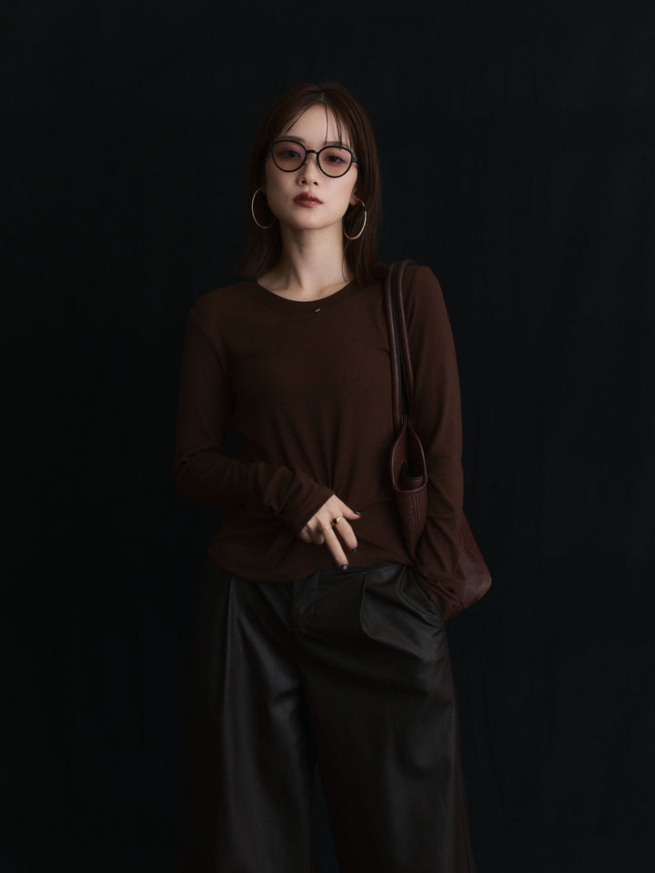 【Allure】[SET]モチーフ付Uネックシアーカットソー+レザータックセミワイドパンツ(2set)