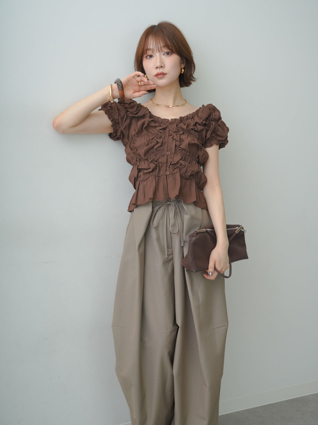 [予約]半袖シャーリングフリルブラウス/brown