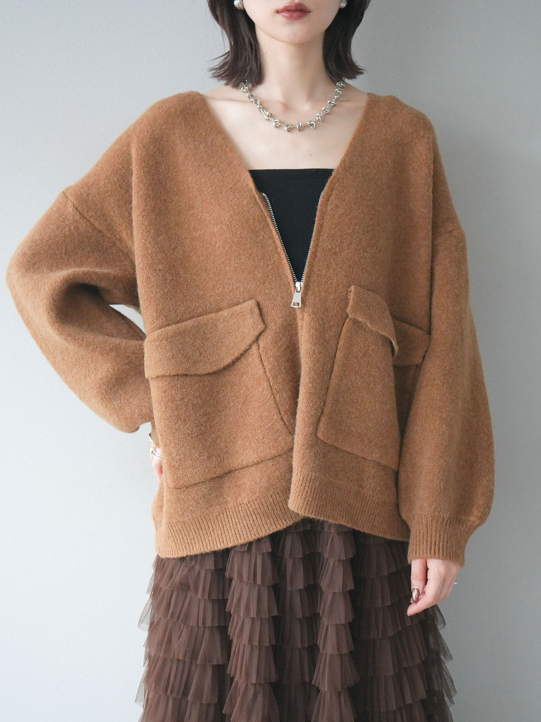 [預訂] 大口袋拉鍊針織開襟衫/駝色