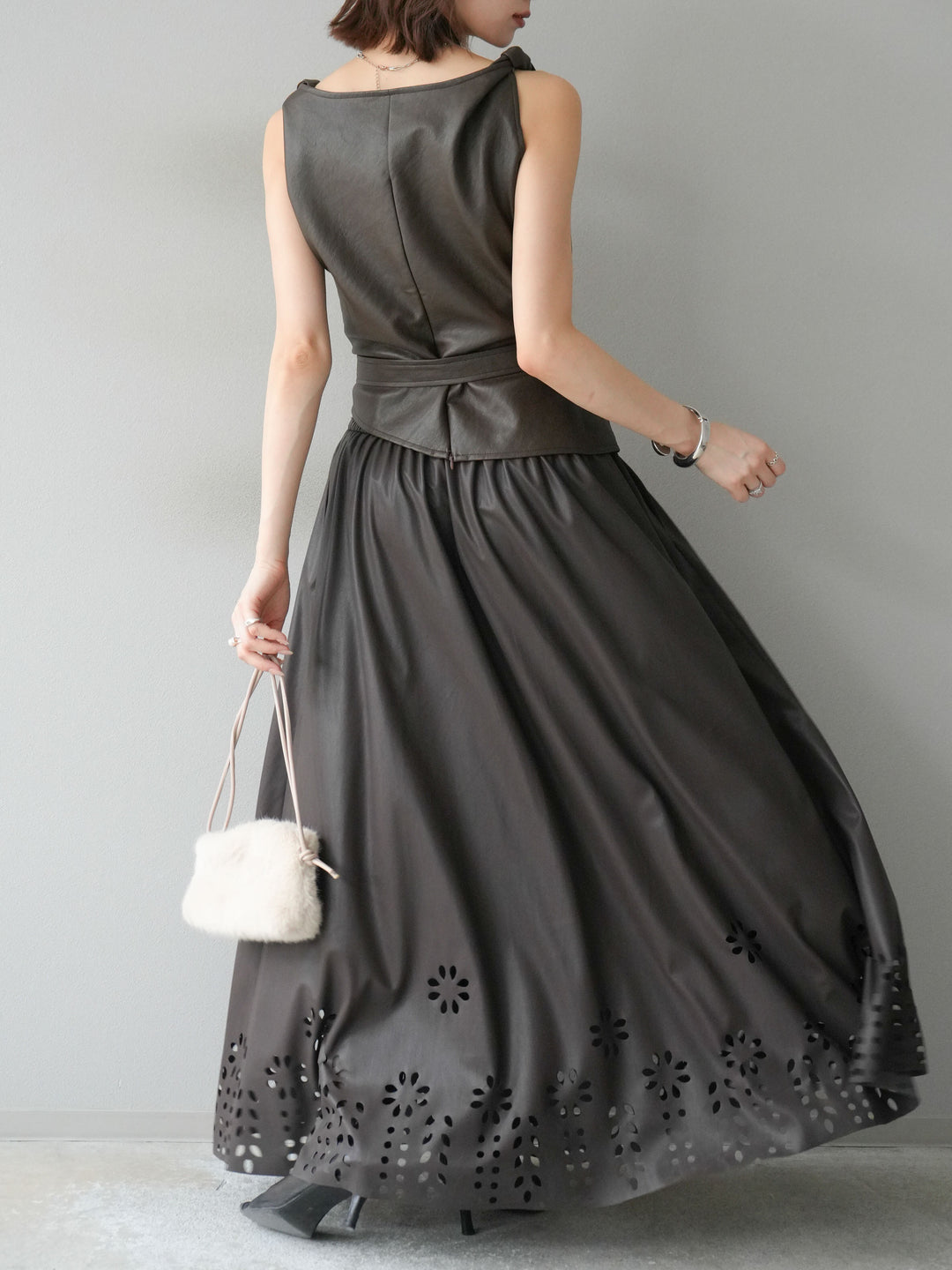 [予約]フラワーパンチングレザースカート/ブラウン