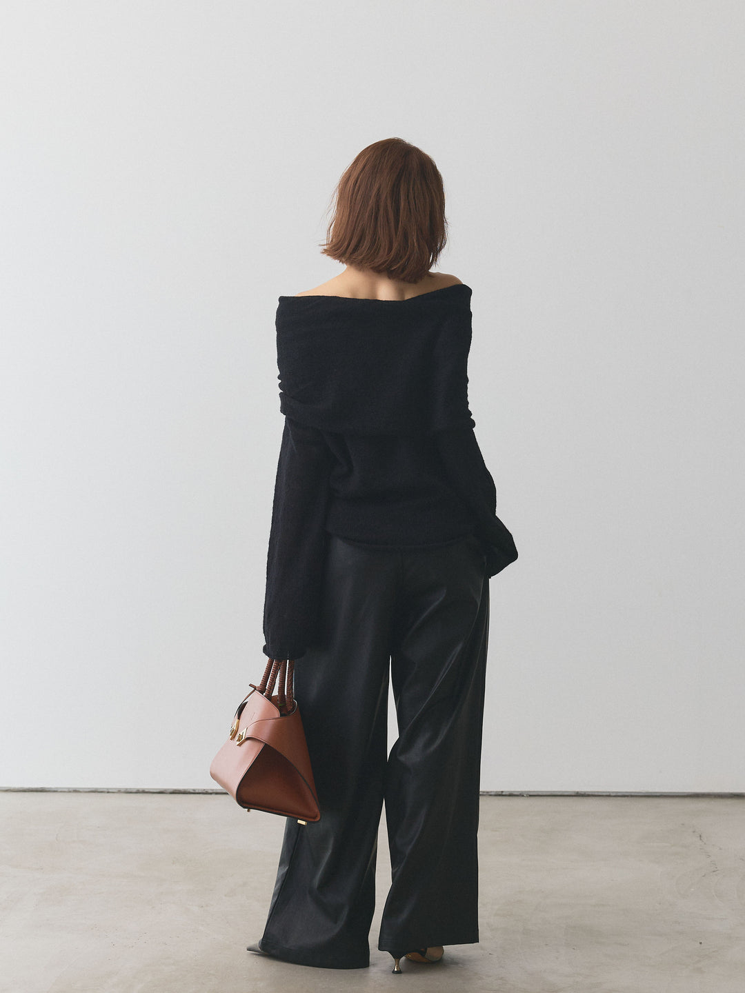 [予約]レザータックセミワイドパンツ/ブラック