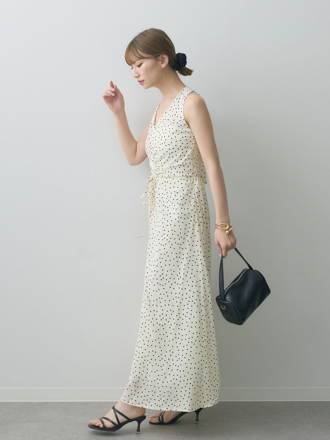 [SET]ホルターネックドット柄シャーリングデザインワンピース+ホルターネックドット柄シャーリングデザインワンピース(2set)