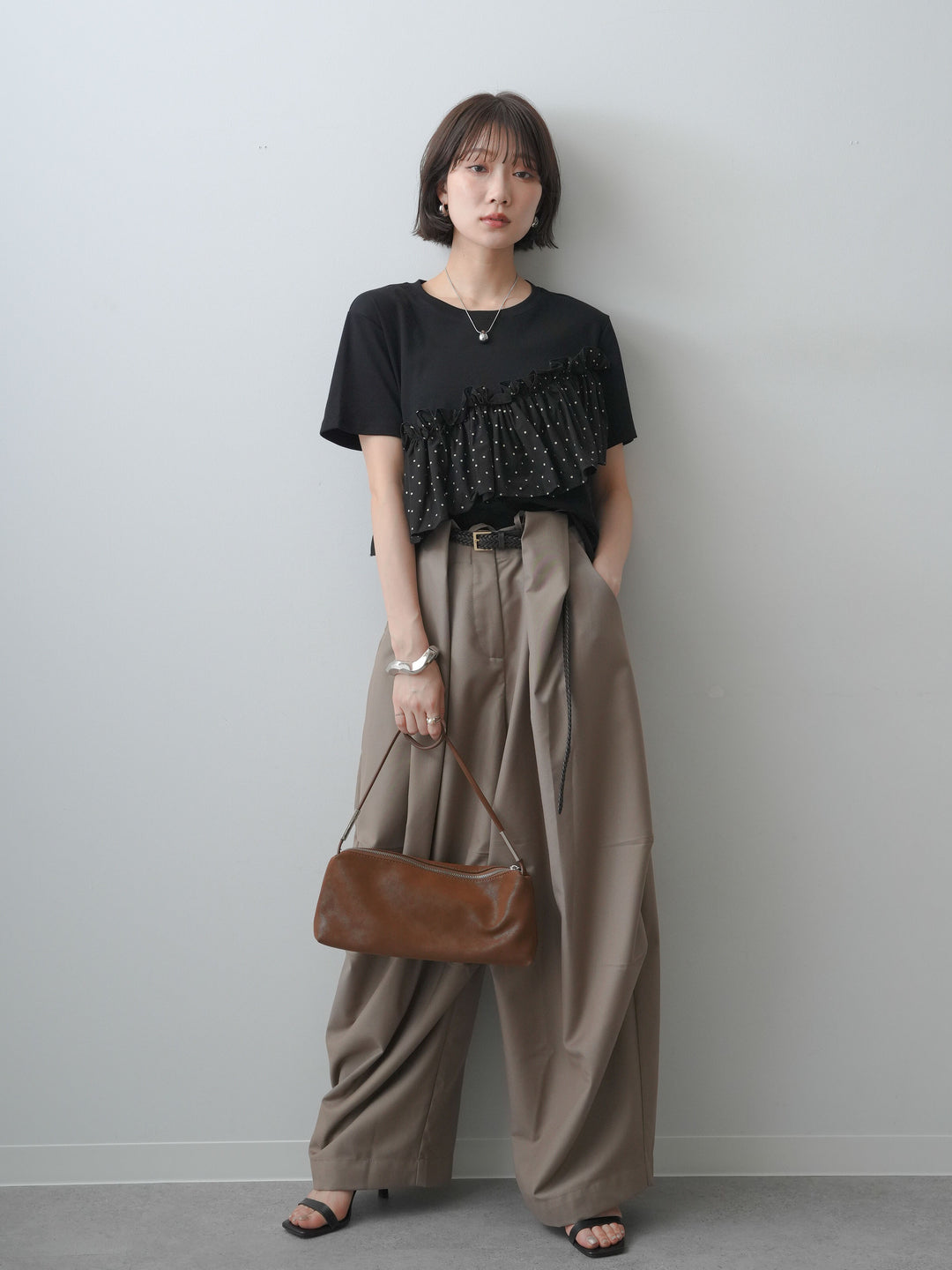 [SET]ドットギャザーフリルデザインTEE+ベルトループカーブタックワイドパンツ(2set)