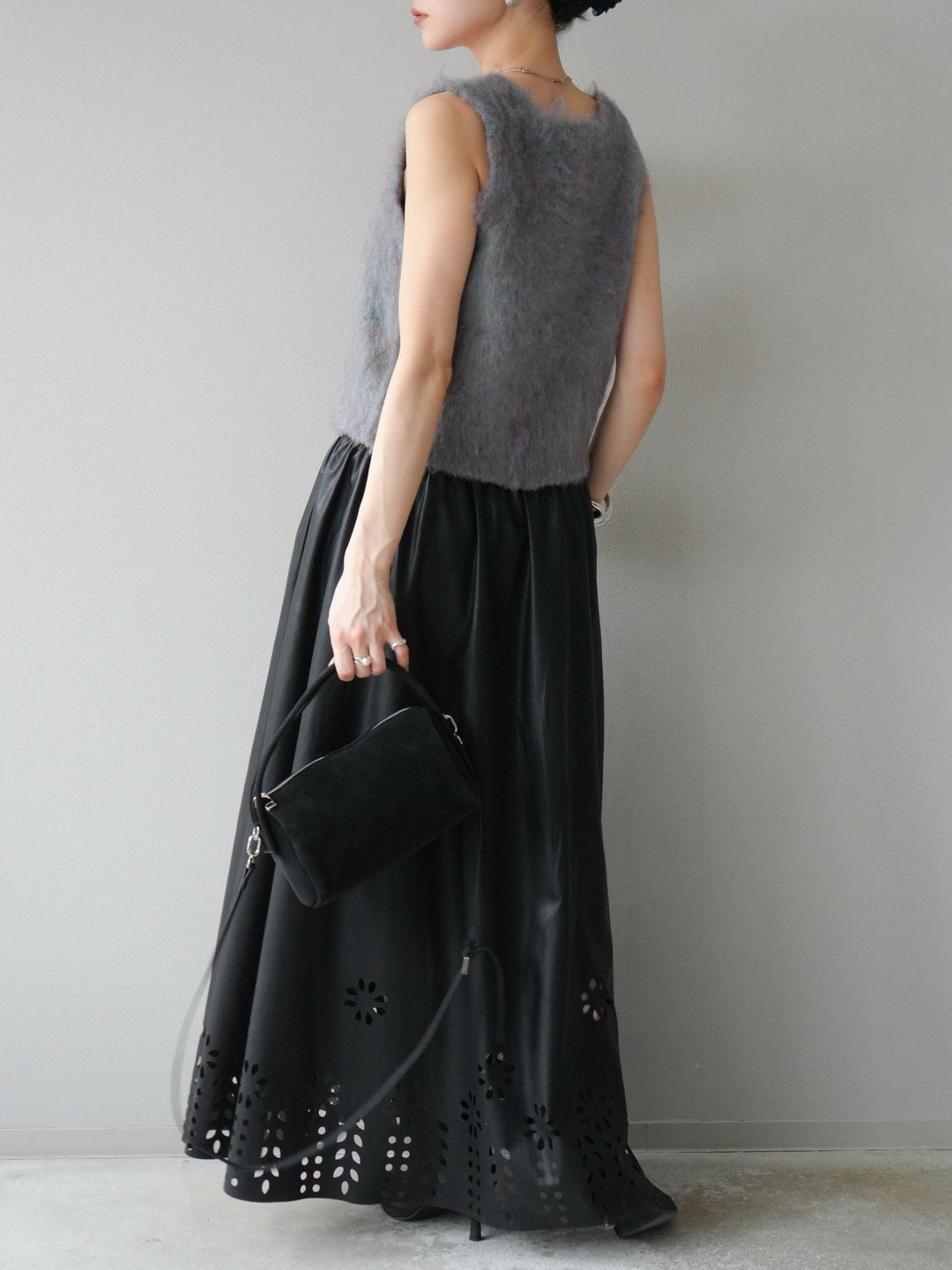 [予約]フラワーパンチングレザースカート/ブラック