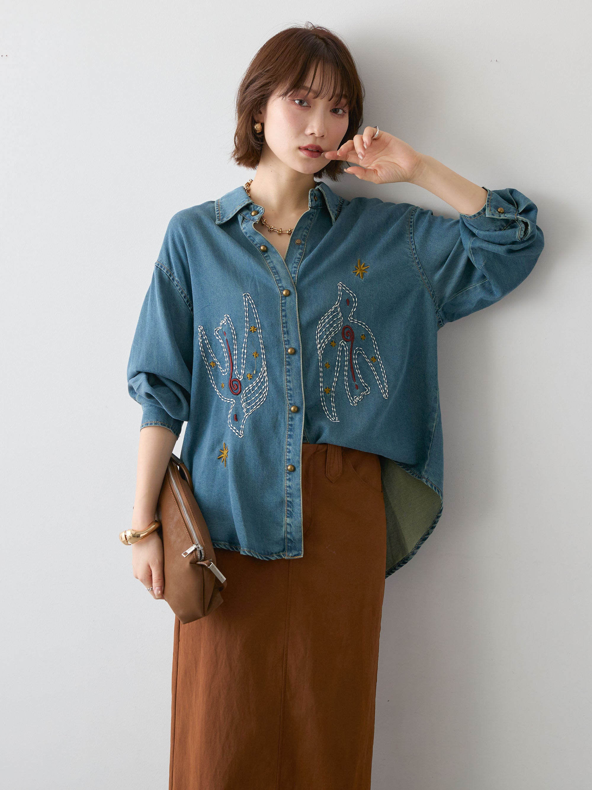モチーフオーダー受付 予約]モチーフ刺繍デニムシャツ/blue – Lumier