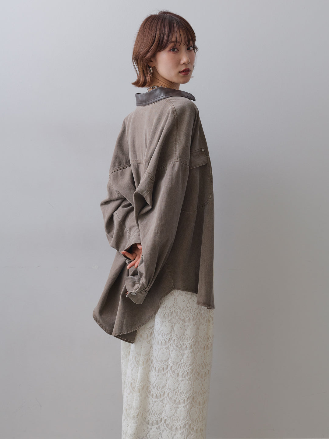 [予約]レザーカラーデザインポケットオーバーシャツ/brown