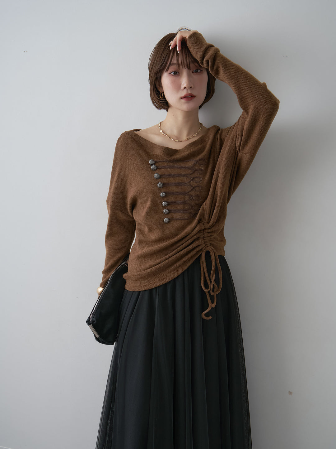[予約]ナポレオンサイドギャザーワイドネックトップス/brown