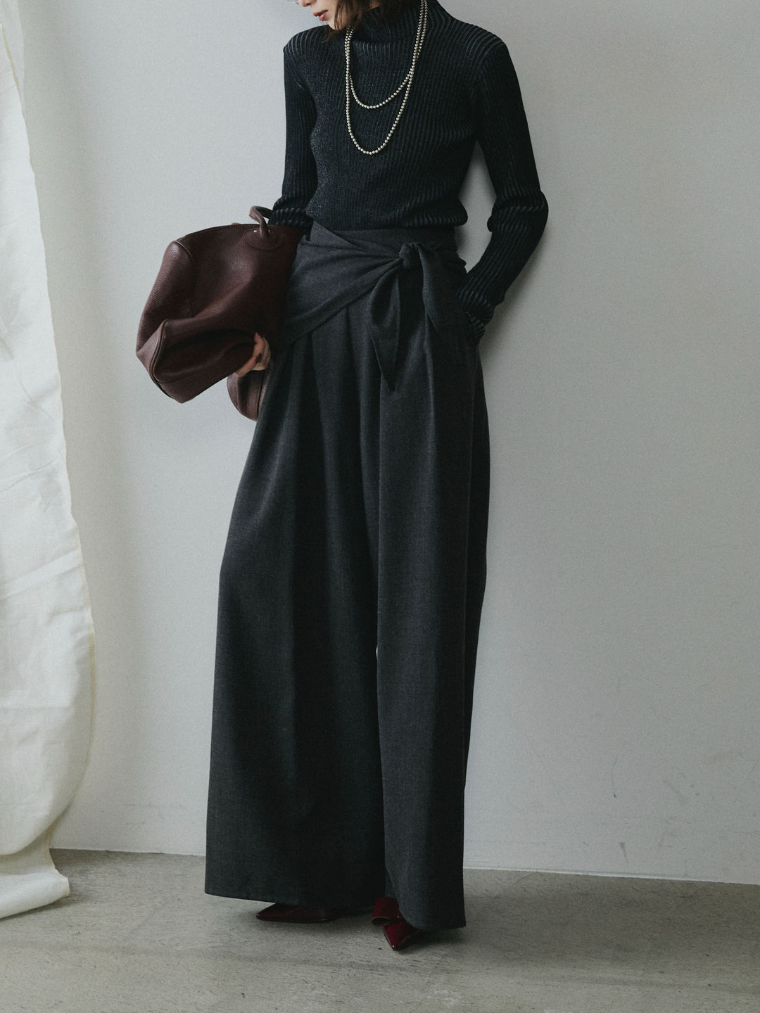 【Allure】[SET]プレーティングハイネックプルオーバー+スカーフ付ワイドパンツ(2set)