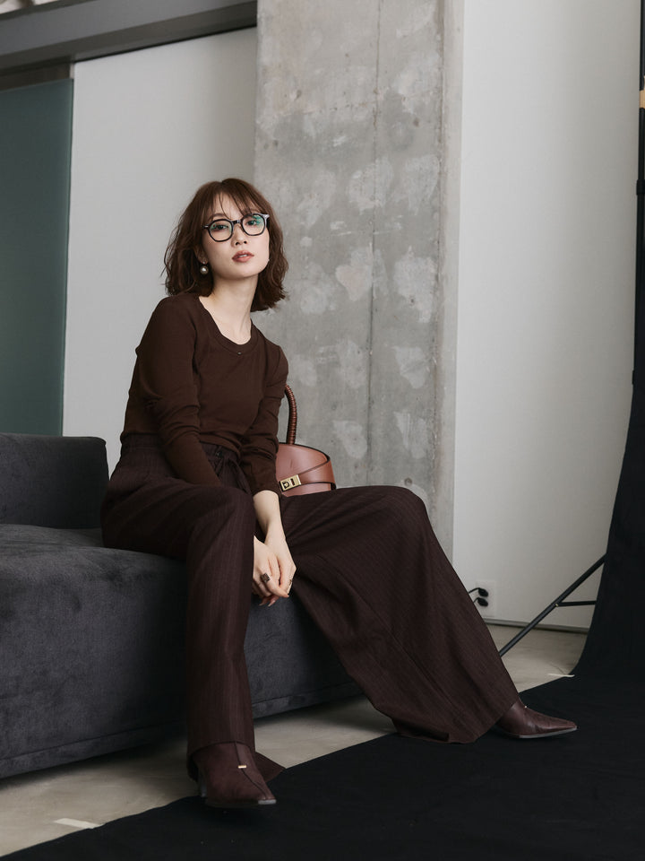 【Allure】[SET]モチーフ付Uネックシアーカットソー+ウールライクストライプワイドパンツ(2set)