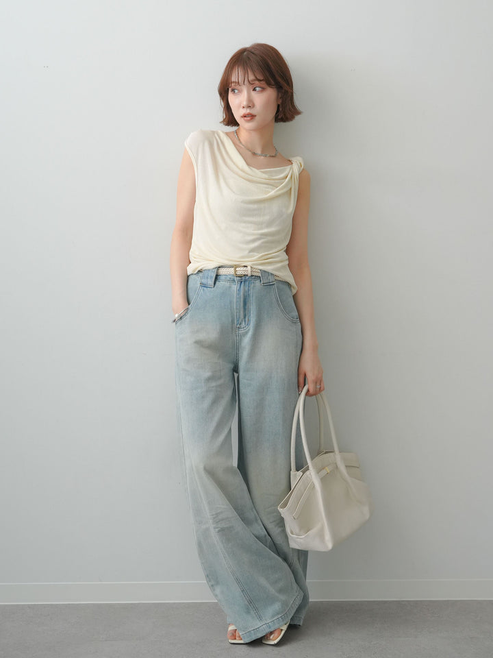 【套裝】扭肩不對稱垂褶上衣 + 輕盈復古風牛仔褲（兩件式）