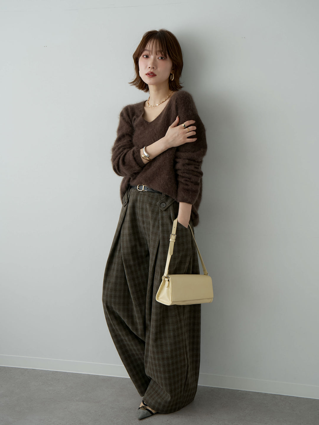 [SET]カシミア混フェザータッチVネックニットトップス+チェックサイドベルトデザインタックパンツ(2set)