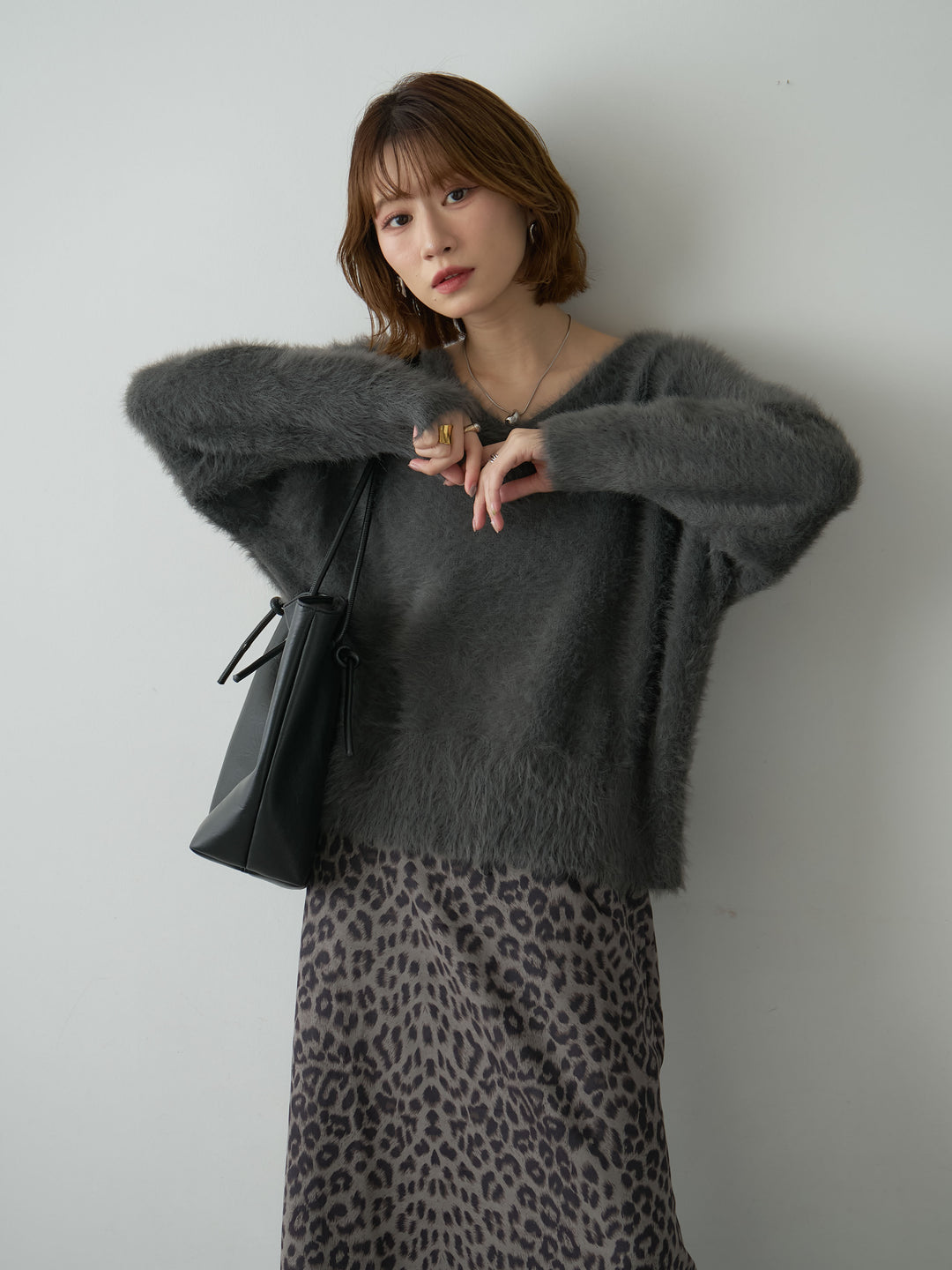 [SET]バックリボンVネックシャギーニットトップス+バックリボンVネックシャギーニットトップス(2set)