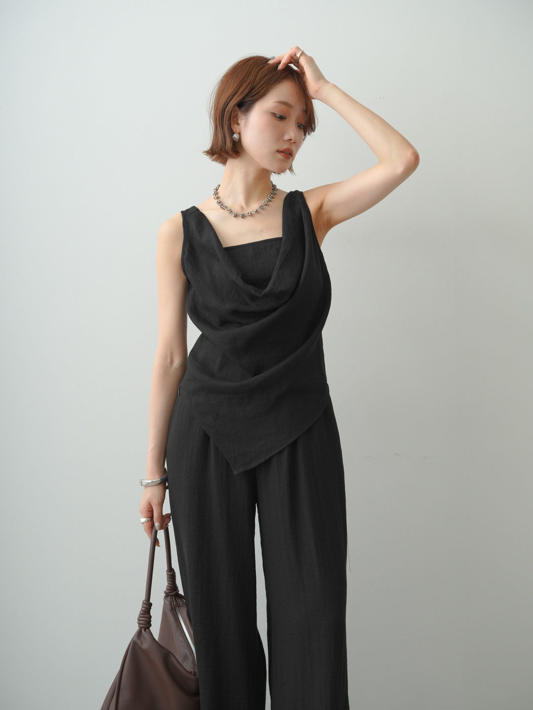 [予約]リネンライクドレープレイヤードデザインノースリトップス/black