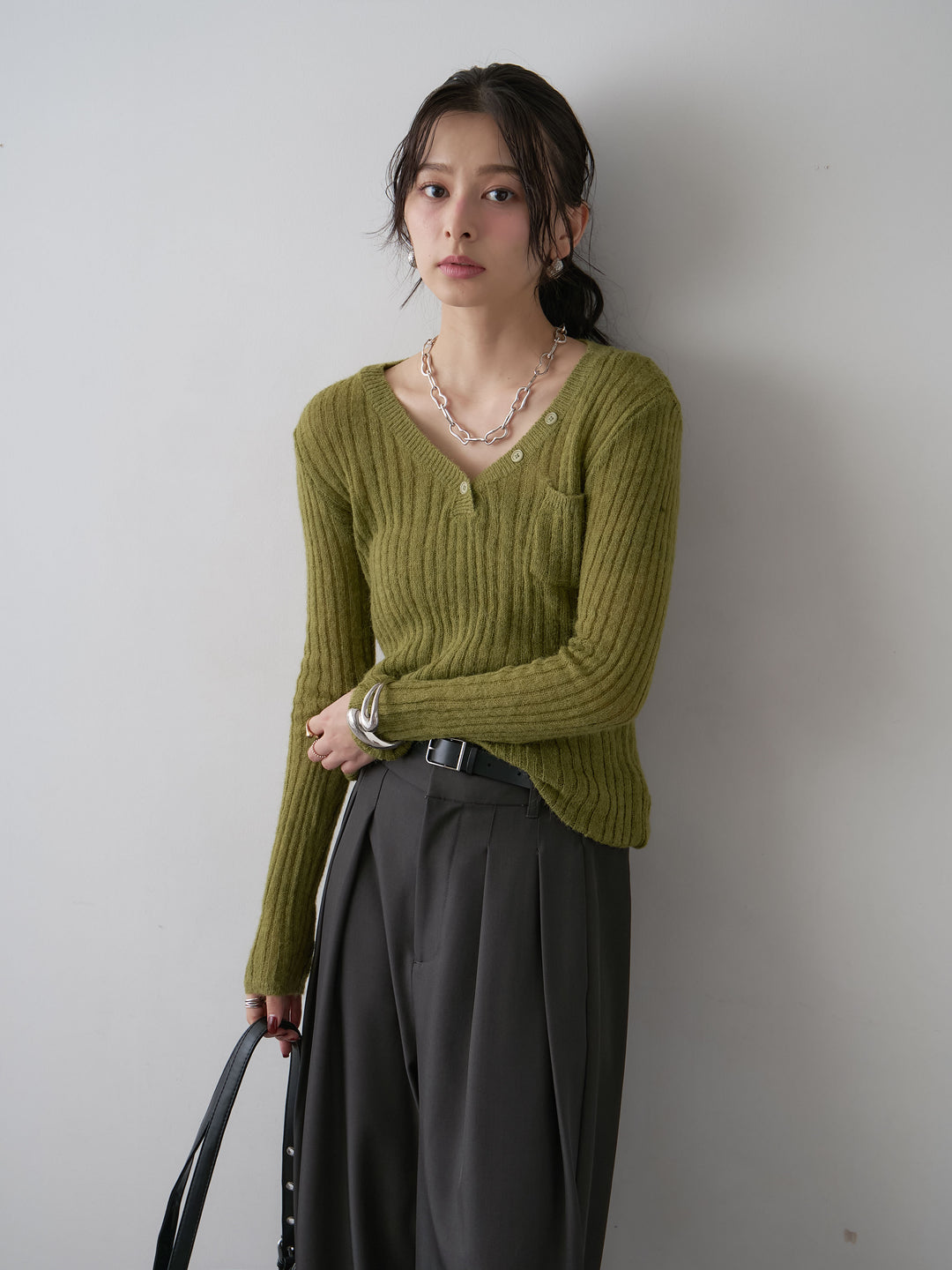 [SET]ネックボタンスリムリブVニットトップス+ツイルタックワイドパンツ(2set)