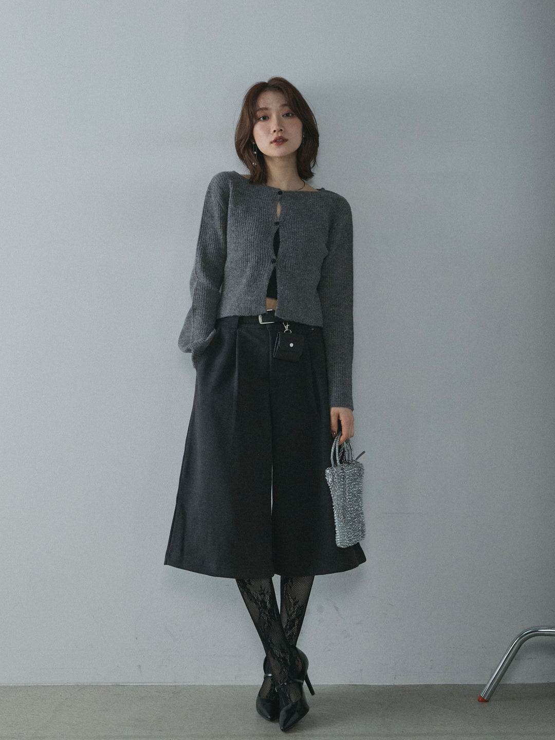 [予約]ベルト付ウールタッチミディアムパンツ/グレー