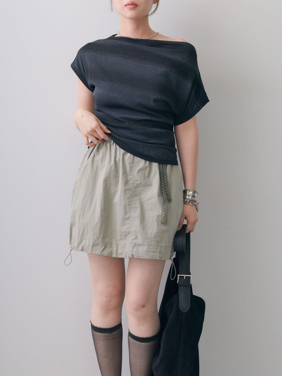 【套裝】不對稱無袖條紋上衣 + 束腰燈籠迷你裙（兩件套裝）