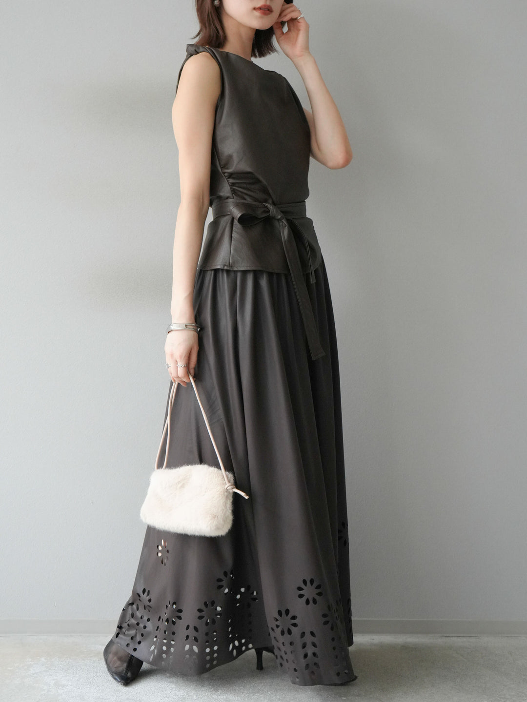 [予約]フラワーパンチングレザースカート/ブラウン