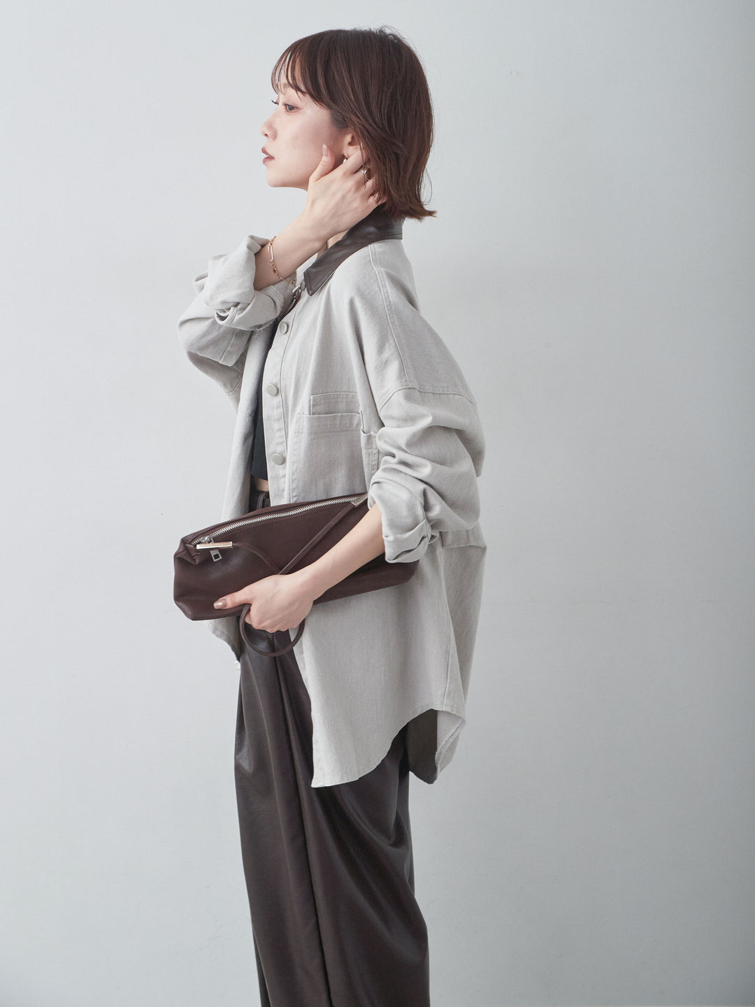 [予約]レザーカラーデザインポケットオーバーシャツ/white
