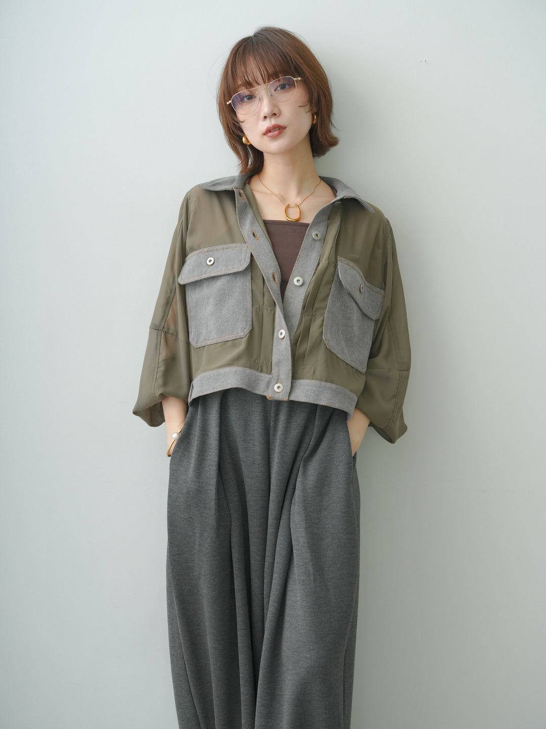 【套裝】透視拼接牛仔短外套+露背交叉吊帶背心（內建胸罩）（兩件組）
