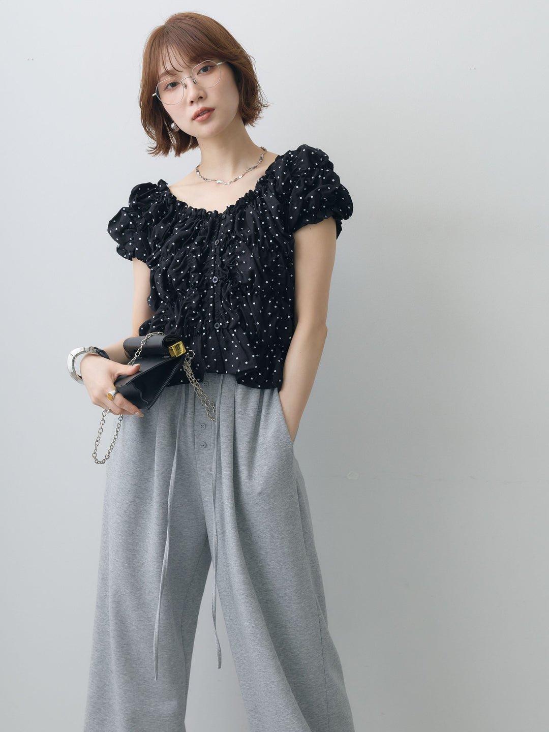 [SET]ドット半袖シャーリングフリルブラウス+リラックスドレープスウェットパンツ(2set)