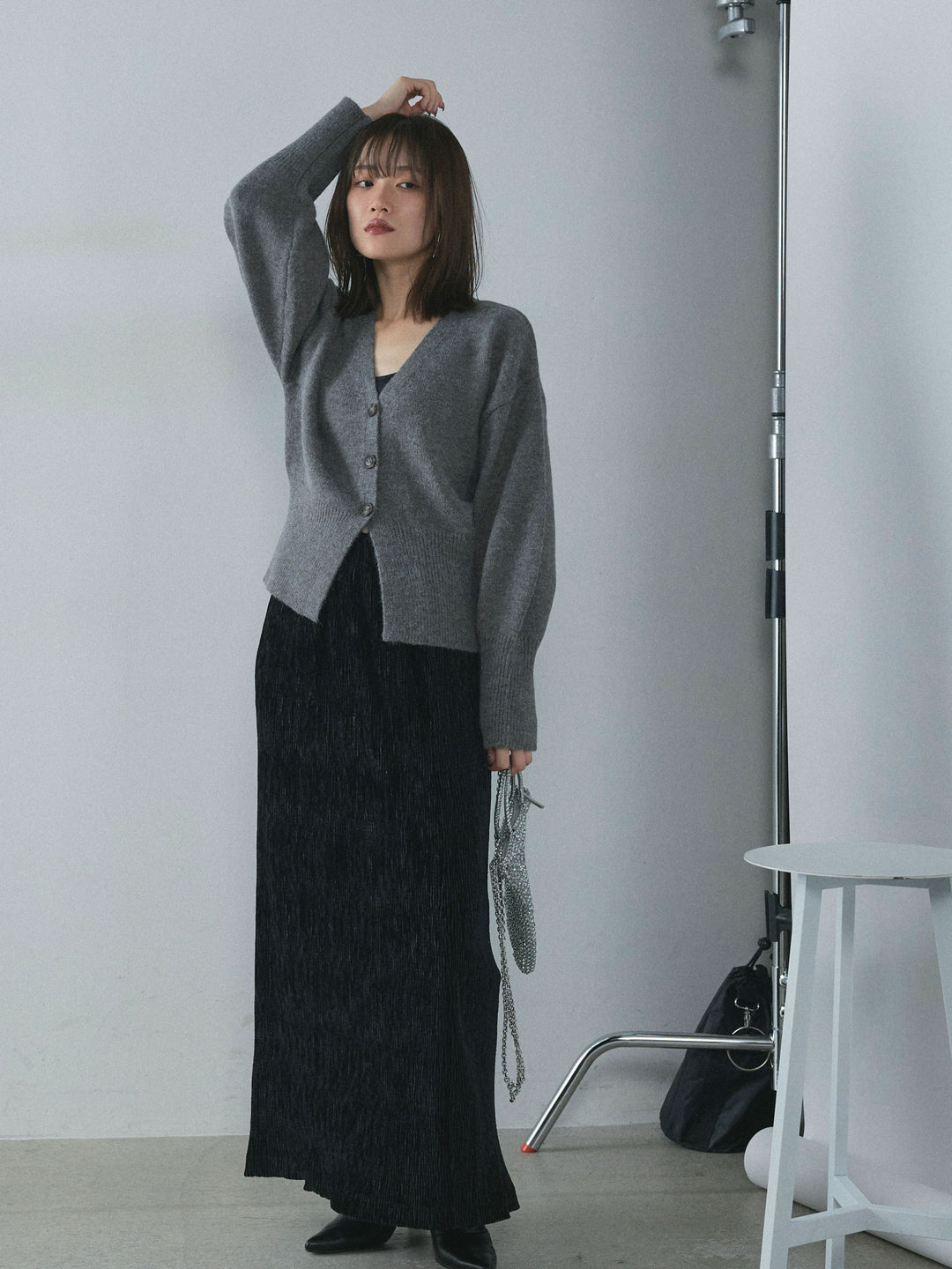 【Allure】[SET]アルパカタッチVネックカーディガン+プリーツベロアタイトスカート(2set)