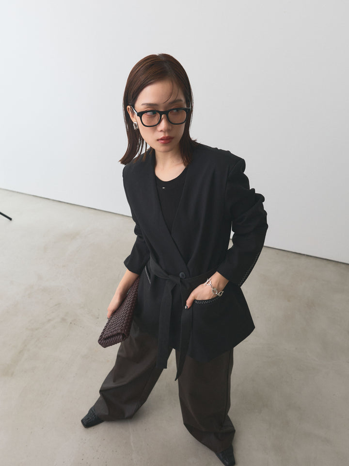 【Allure】[SET]モチーフ付Uネックシアーカットソー+レザータックセミワイドパンツ+ノーカラーステッチデザインジャケット(3set)