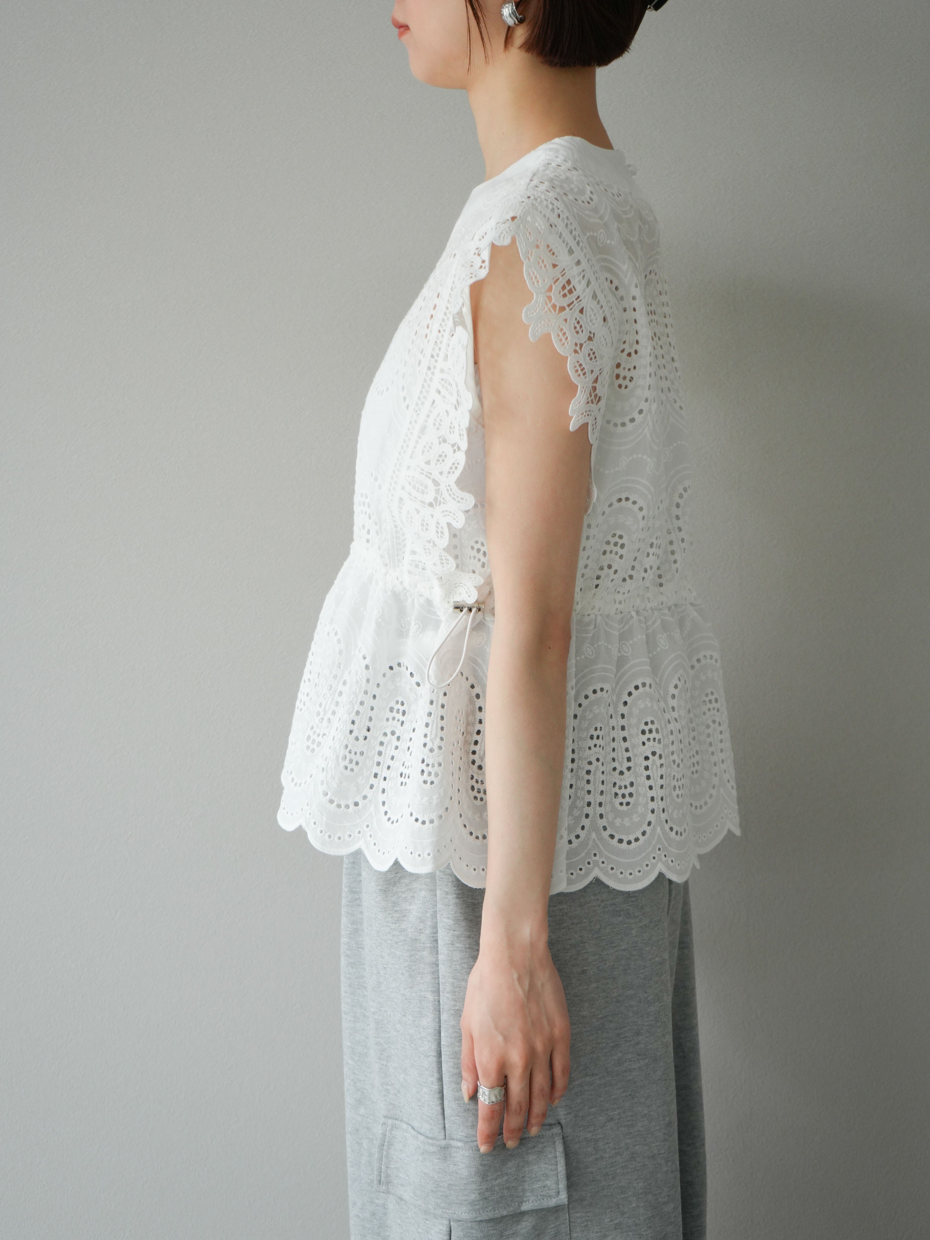 【美品25SS】スピックアンドスパン　バテンレース前開きブラウス　手作業刺繍　白 予約]スカラップ刺繍レースブラウス/ホワイト – Lumier