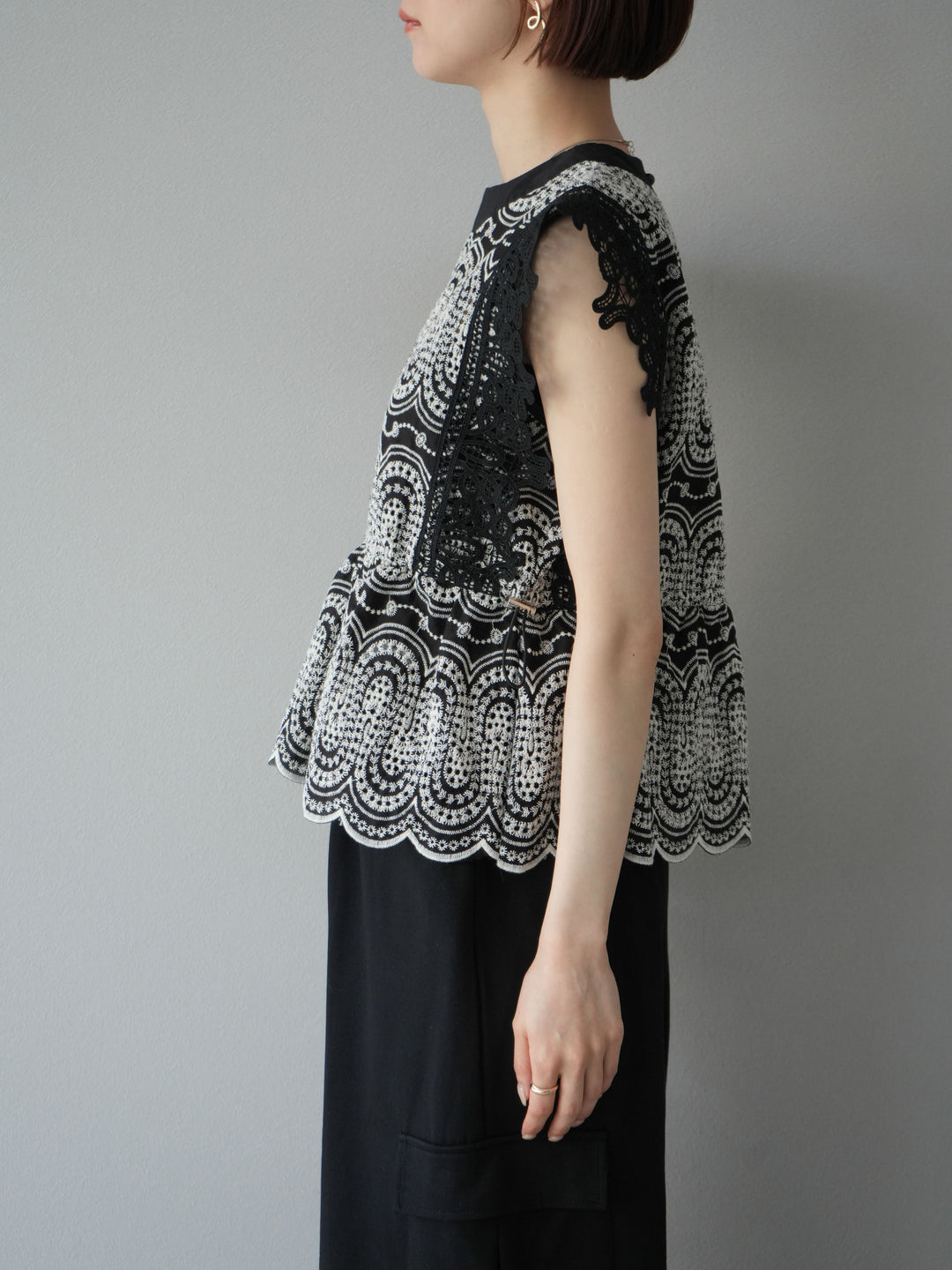 [予約]スカラップ刺繍レースブラウス/ブラック