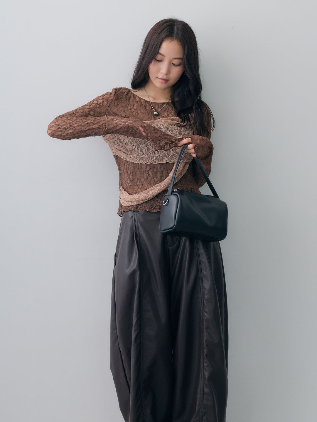 [SET]メッシュレースバイカラートップス+フェイクレザーワイドパンツ(2set)
