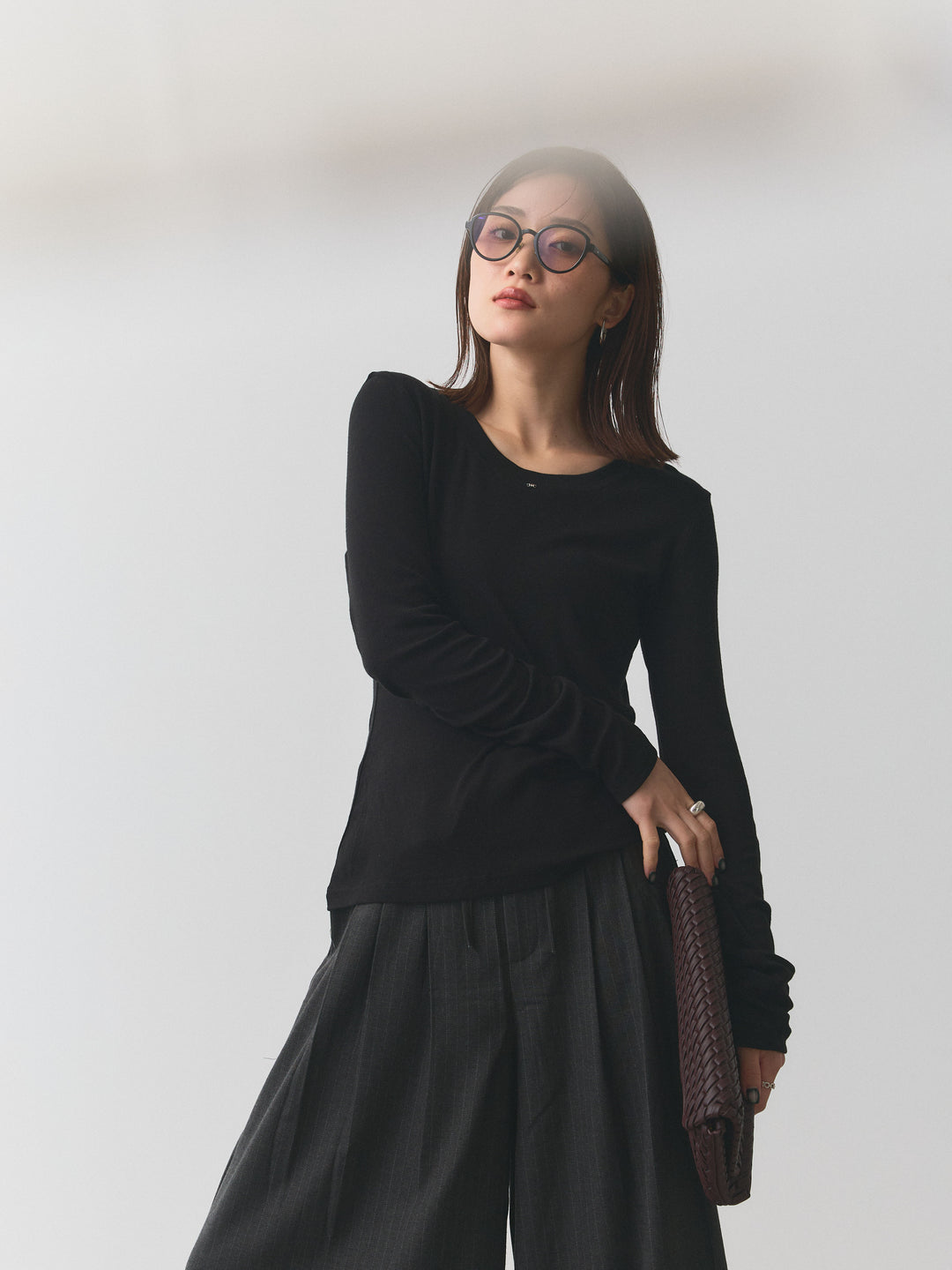 【Allure】[SET]モチーフ付Uネックシアーカットソー+ウールライクストライプワイドパンツ(2set)