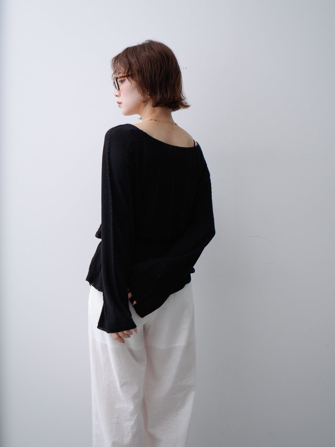 [予約]ベルト付ケーブルデザインニットトップス/black