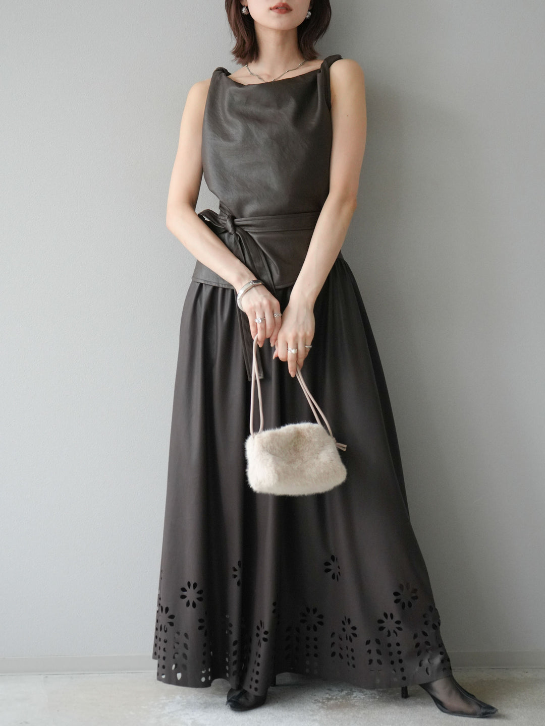 [予約]フラワーパンチングレザースカート/ブラウン