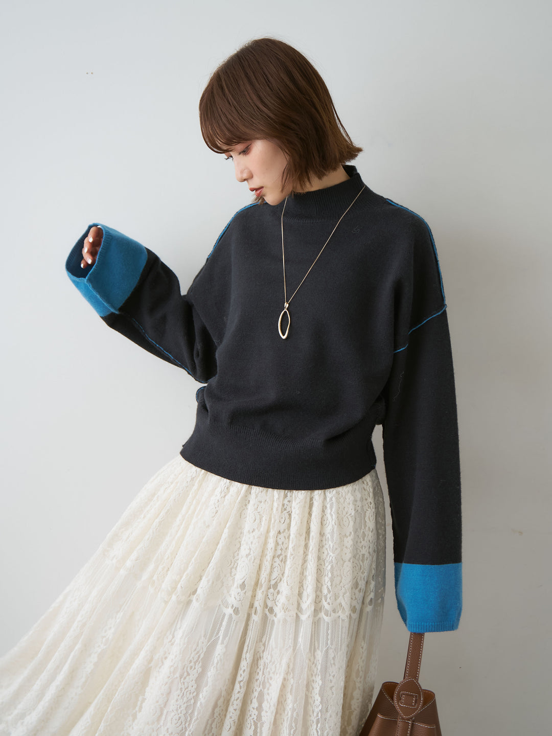 [予約]バイカラートリムワイドハイネックニットトップス/black