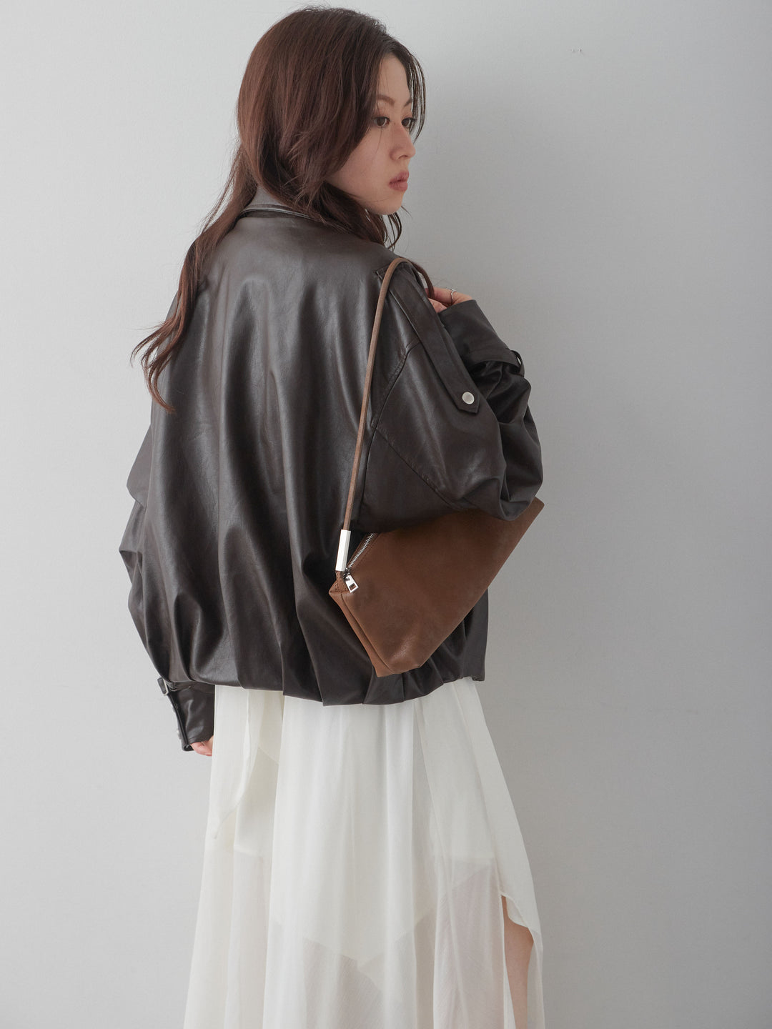 [予約]ベルト付シアーアシメノースリドレス/white