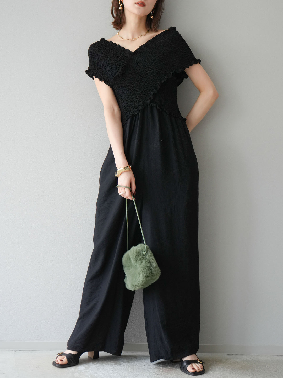 [予約]シャーリングクロスサロペット/ブラック