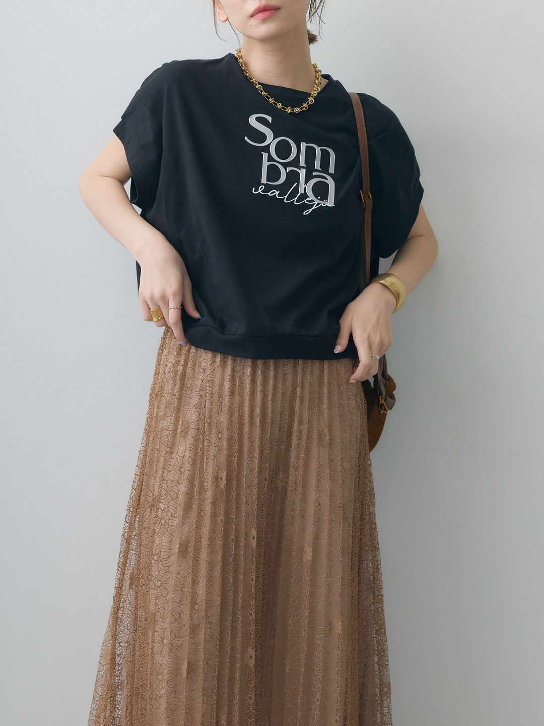 [SET]立体ロゴエンボスTEE +フローラルレースプリーツスカート(2set)