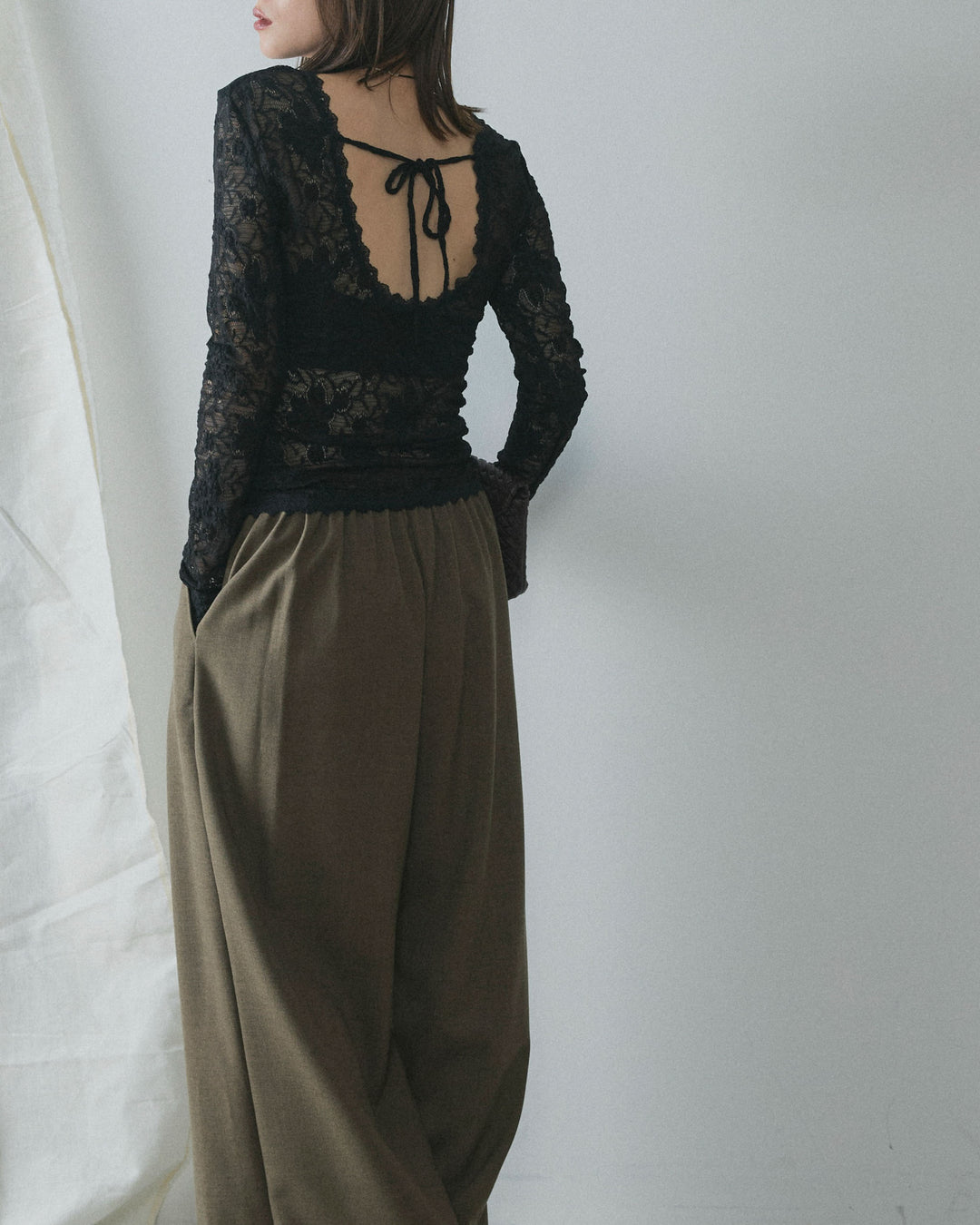 【Allure】[SET]バックオープンレーストップス+スカーフ付ワイドパンツ(2set)