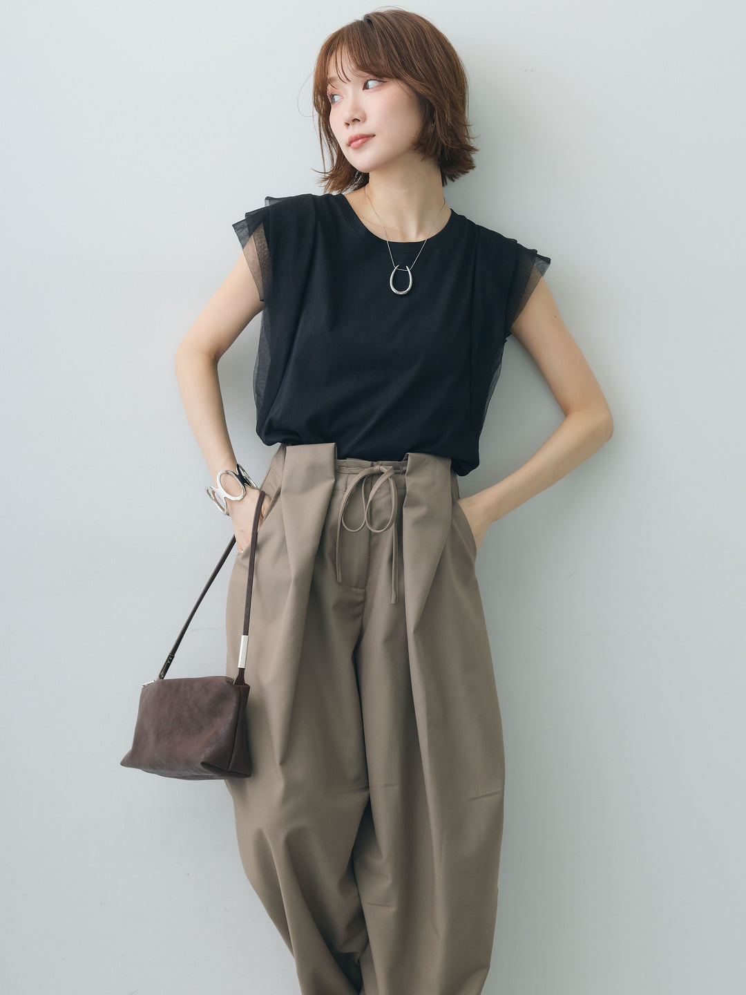 [SET]ショルダーチュールノースリTEE+ベルトループカーブタックワイドパンツ(2set)