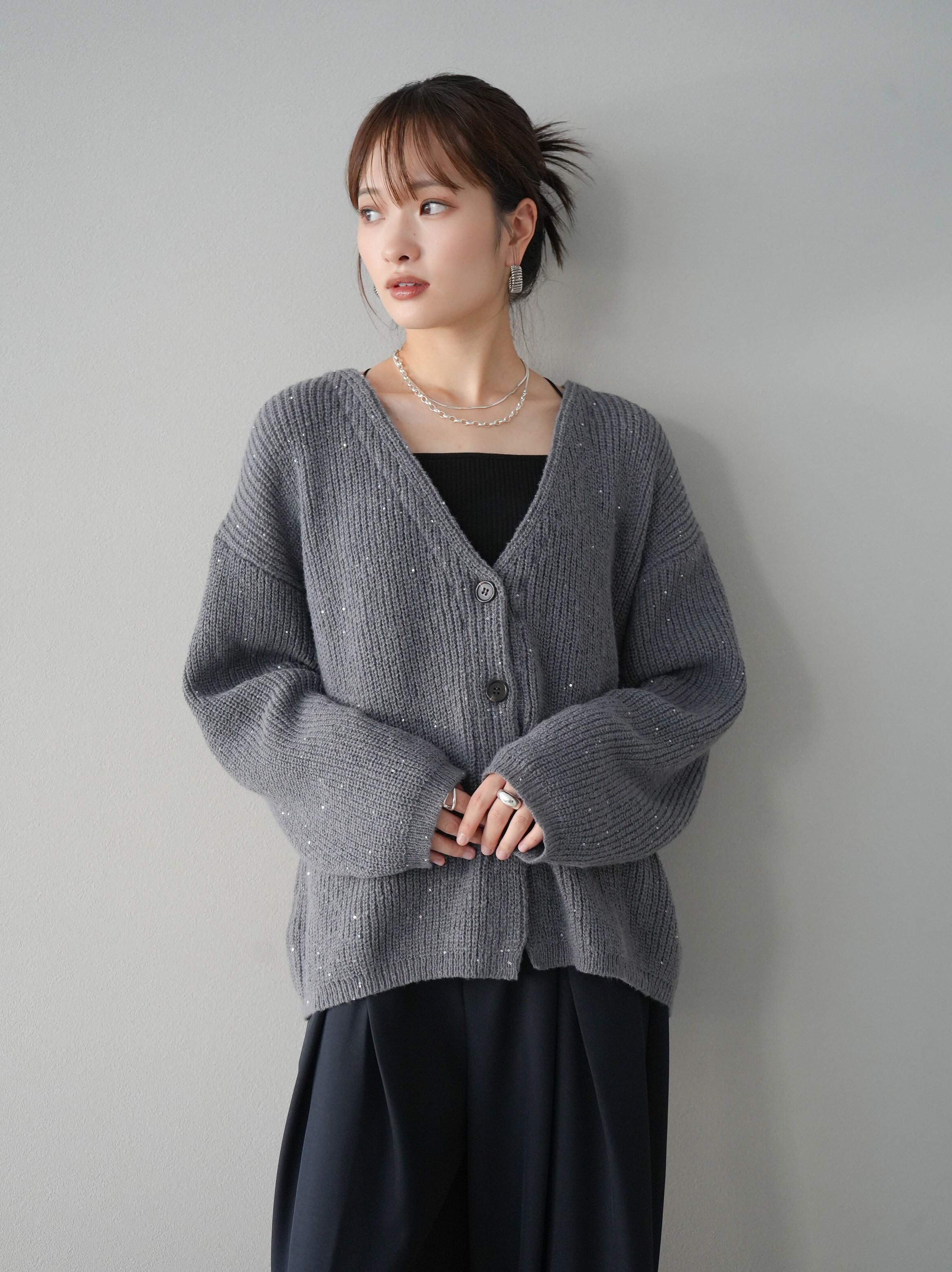 予約]あぜ編みラメニットカーディガン/ダークグレー – Lumier