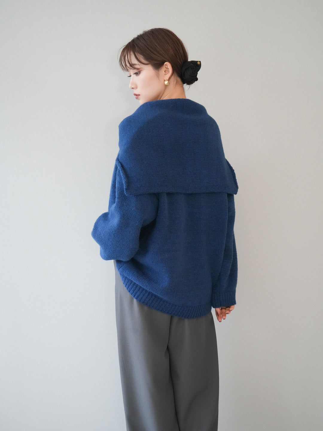 [予約]ストール付きVネックニットプルオーバー/blue