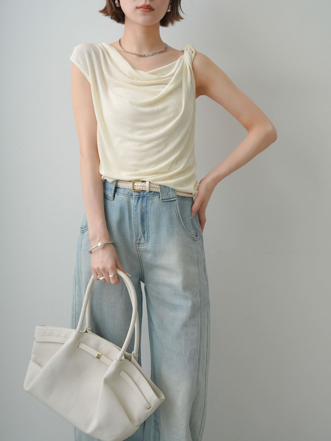 [予約]ツイストショルダーアシメドレープトップス/white