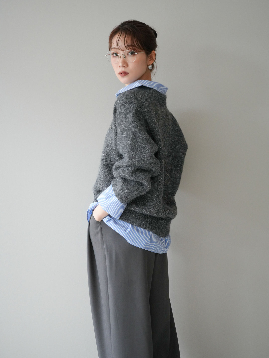 [予約]ストライプシャツドッキングMIXヤーンニットプルオーバー/charcoal