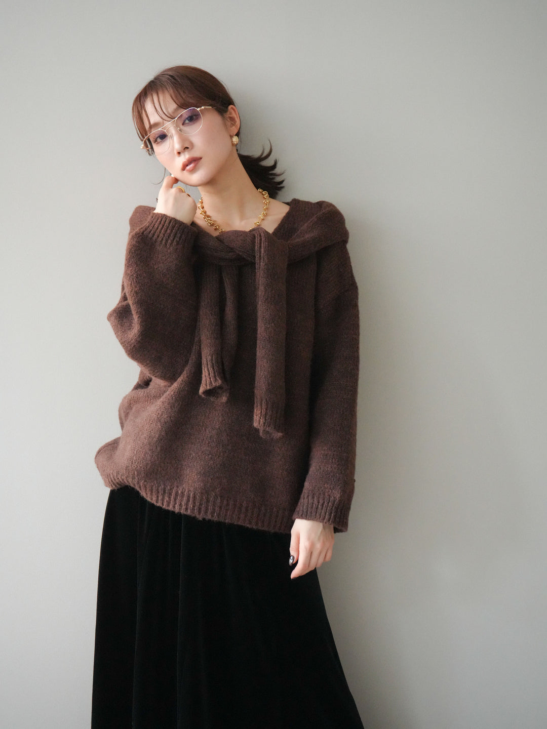 [予約]ストール付きVネックニットプルオーバー/brown