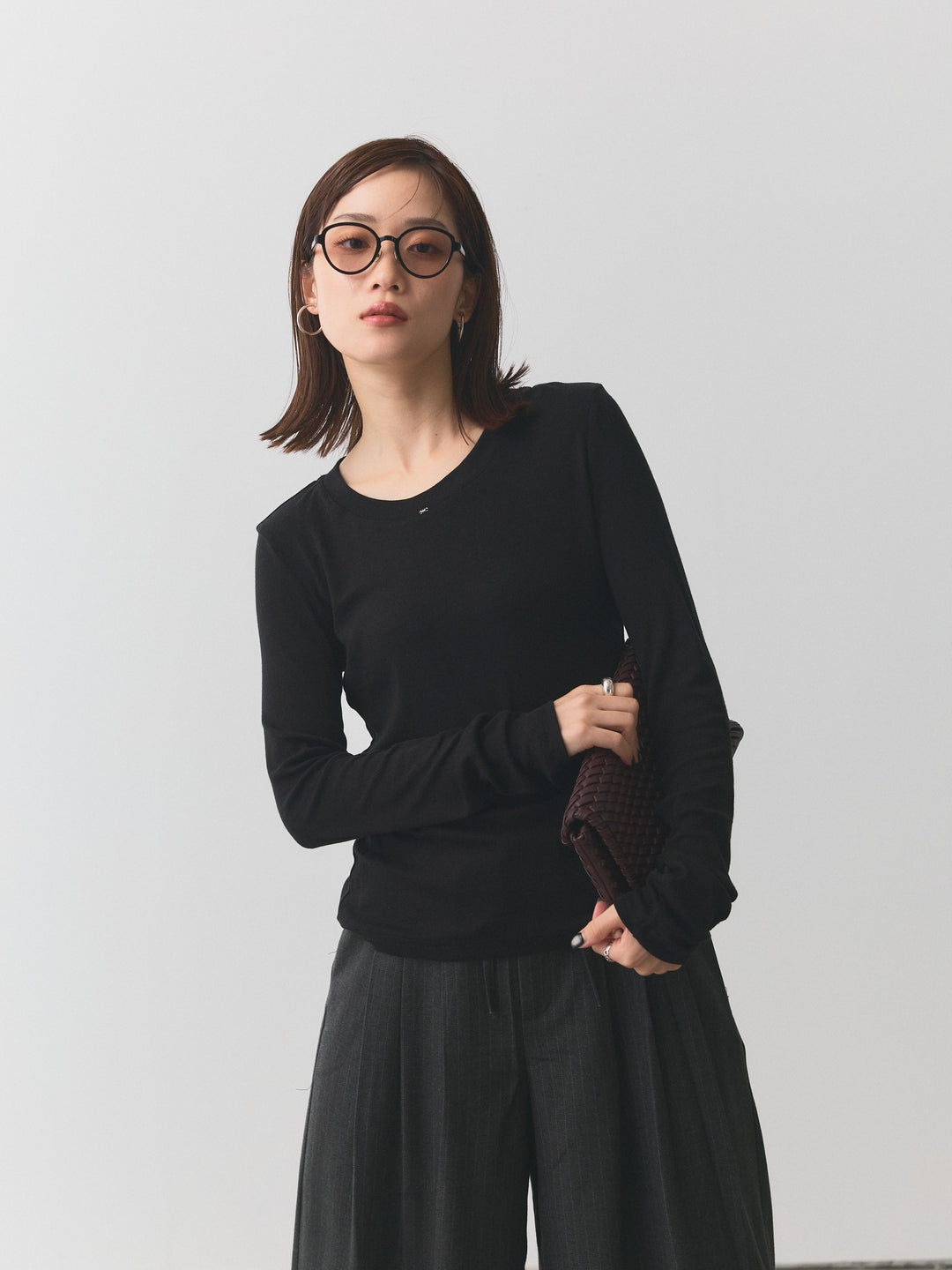 【Allure】[SET]モチーフ付Uネックシアーカットソー+ウールライクストライプワイドパンツ(2set)